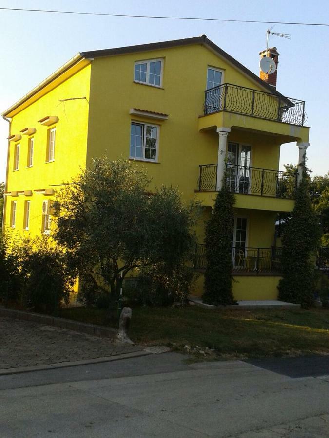 Apartment Luiza Funtana Bagian luar foto